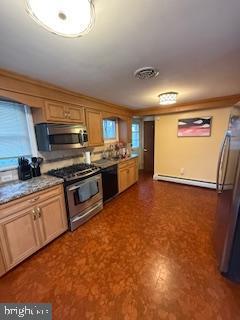 Building Photo - 346 W King St