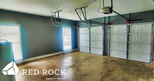 Building Photo - Beautiful 4 BR,  2.5 Bath Home in Oak Mountain School District Available Now