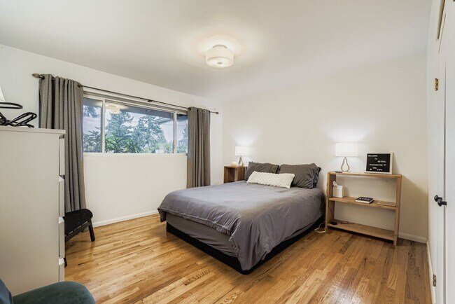 Building Photo - Medina Home