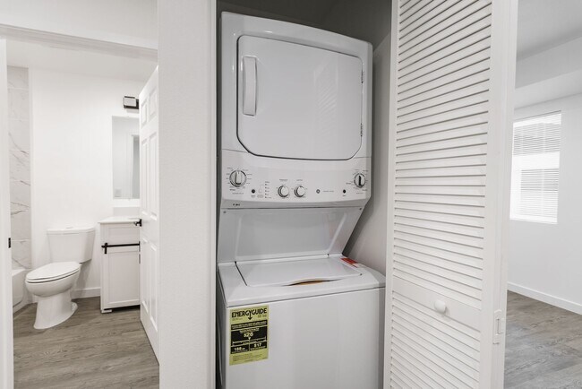 Interior Photo - 18424 Halsted Avenue