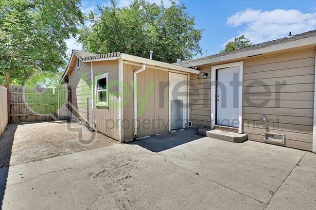 Building Photo - 2313 Piercy Way