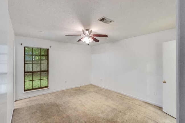 Building Photo - 201 Shadow Cove