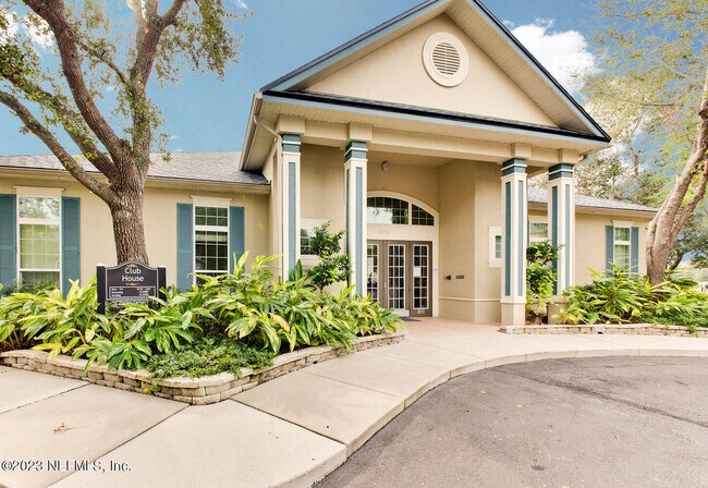 Building Photo - 13703 Richmond Park Dr N