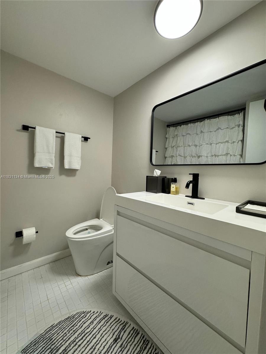 Building Photo - 5700 Collins Ave