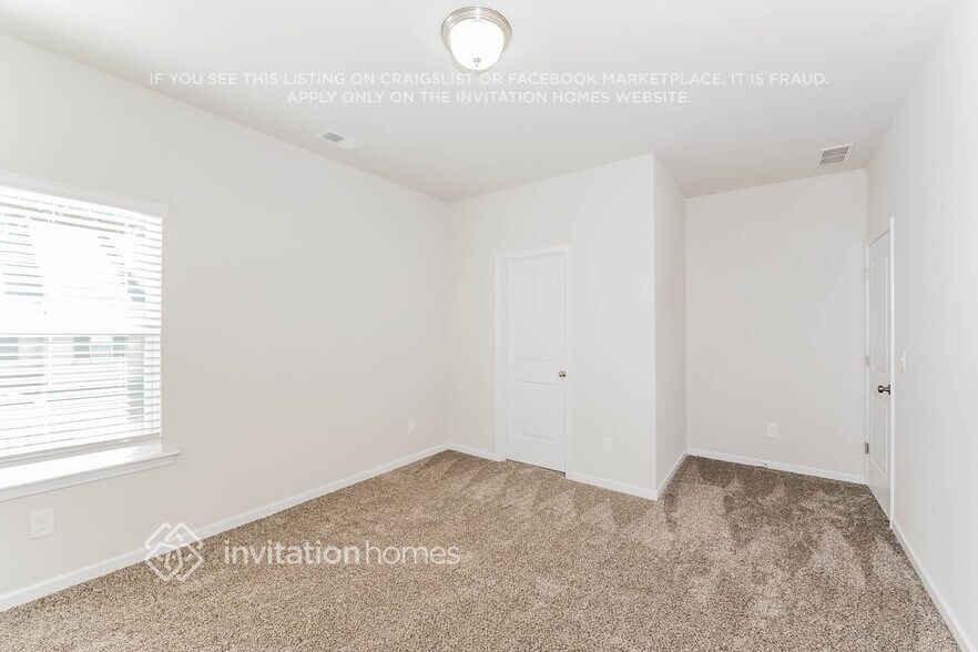 Building Photo - 132 Hickory Village Cir
