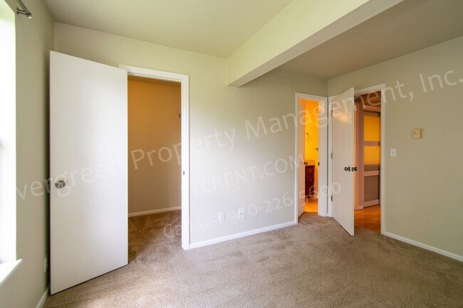 Building Photo - 3565 Windmill Dr