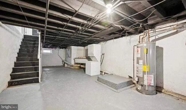 Building Photo - 558 Herman St