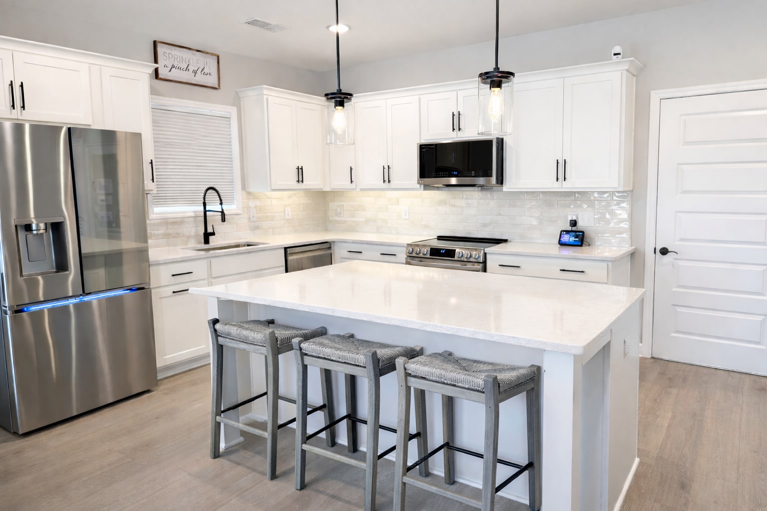 Open concept island kitchen - 422 Kinnard Pvt Dr