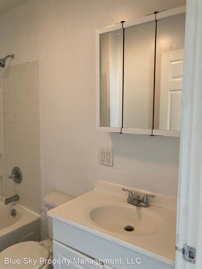 Building Photo - 2 br, 1 bath House - 1202 S May Ave