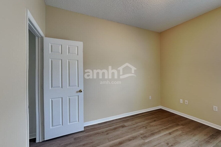 Building Photo - 2505 Sherbrook Ln