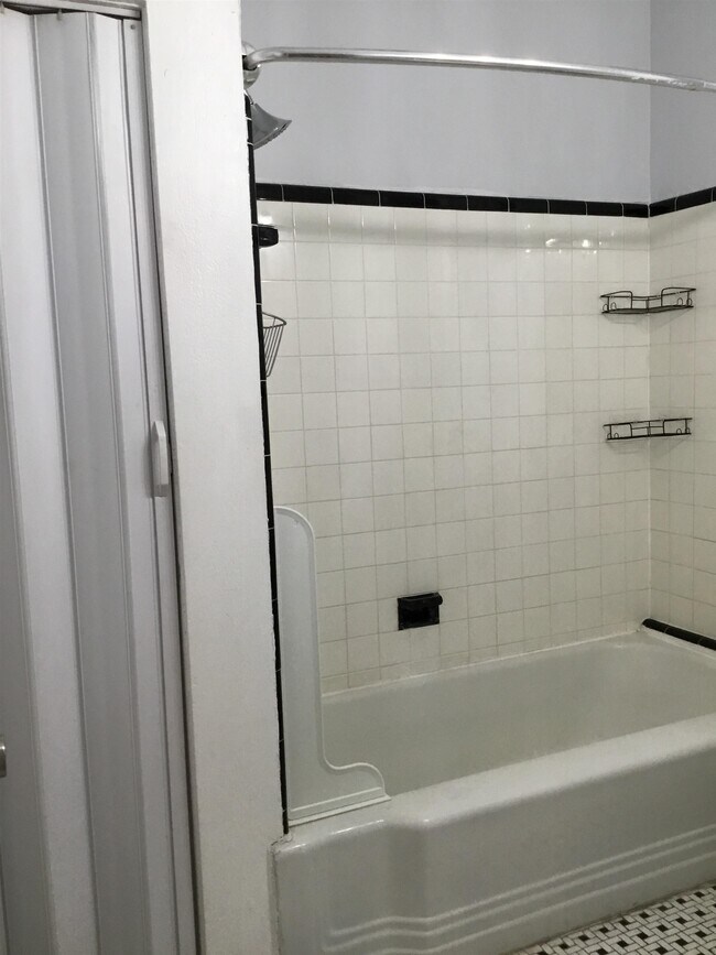 Building Photo - 1407 70th St