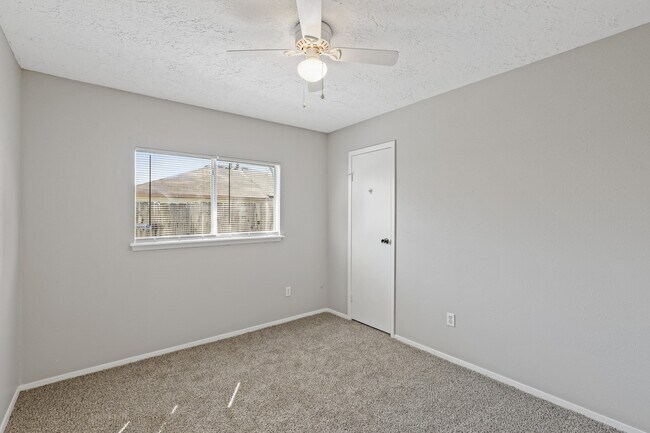 Building Photo - 11014 Misty Summit Dr