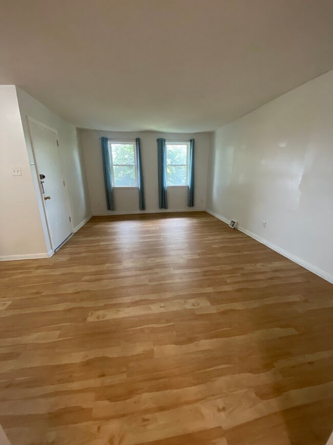 Building Photo - 2638 Daphne Rd