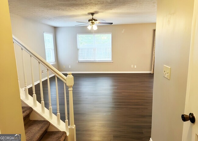 Building Photo - 220 Wild Flower Ln