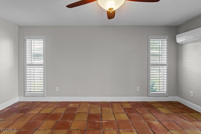 Building Photo - 1384 Burgundy Dr