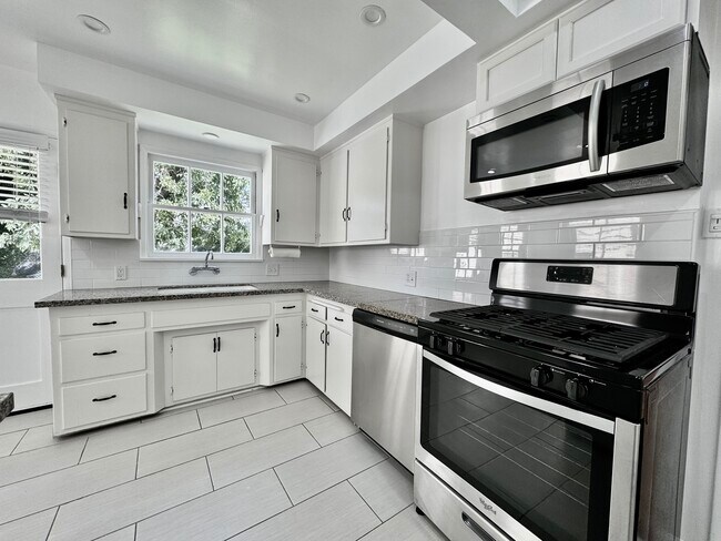 Building Photo - 4918 Haskell Ave