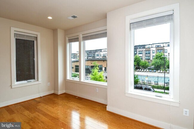 Building Photo - 16301 Columbus Ave