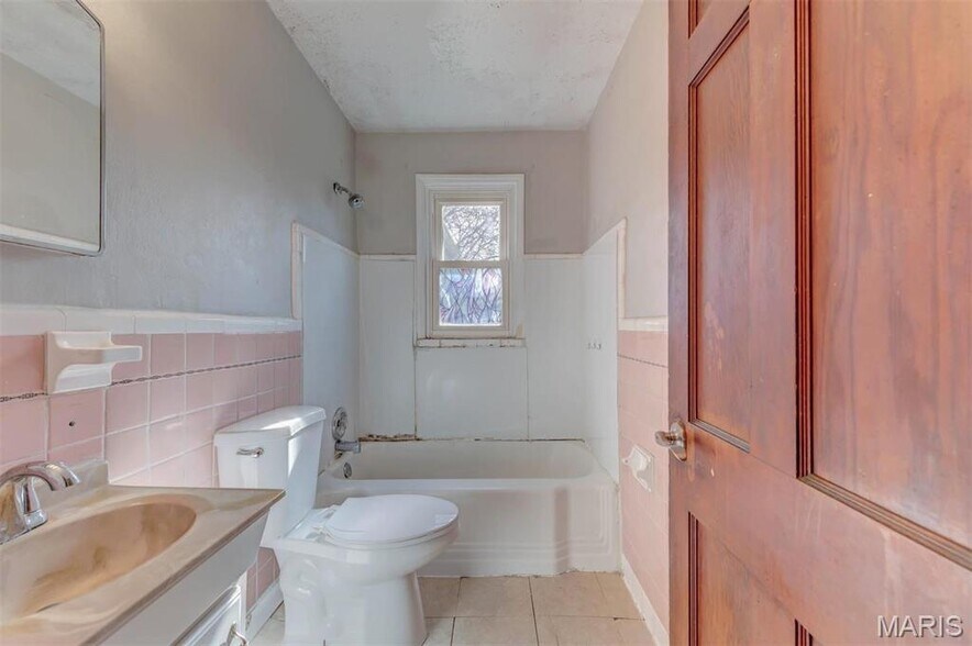 Building Photo - 5736 Gaylord Dr