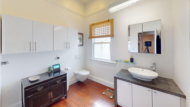 Building Photo - Downtown San Anselmo Updated 4x3 + aupair ...