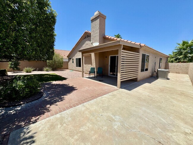Building Photo - Meticulously Maintained 3 Bedroom + Den Single Level Home! Fantastic Low Backyard.