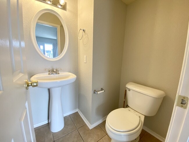 Building Photo - Three Bedroom, University Park Home!