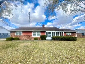 Building Photo - 3110 W Cypress Dr