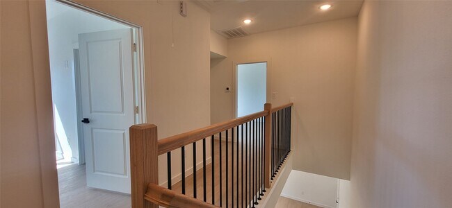 Building Photo - 1033 North Ln