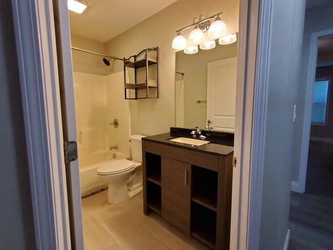 Building Photo - Extraordinary Townhome in Carbondale's South West