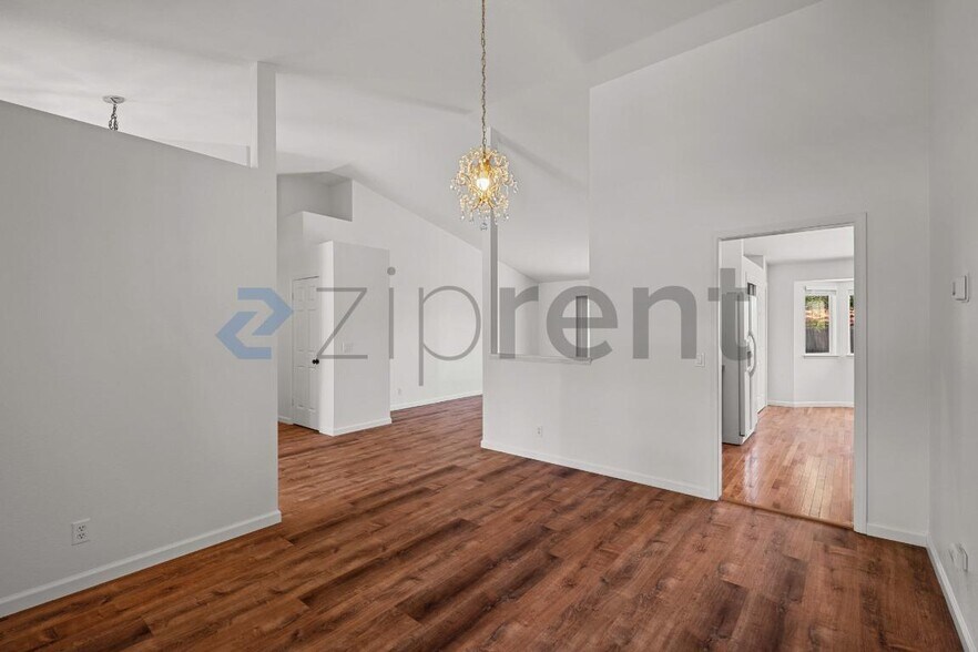Building Photo - Unit