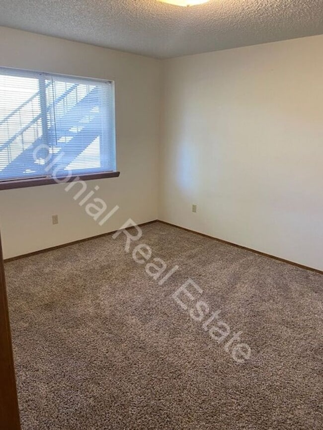 Building Photo - Cozy 1 Bedroom 1 bathroom Apartment. Central heat and air throughout, granite countertops, and up...