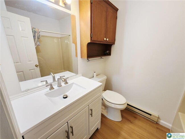 Building Photo - 4501 N Hedgerow Dr