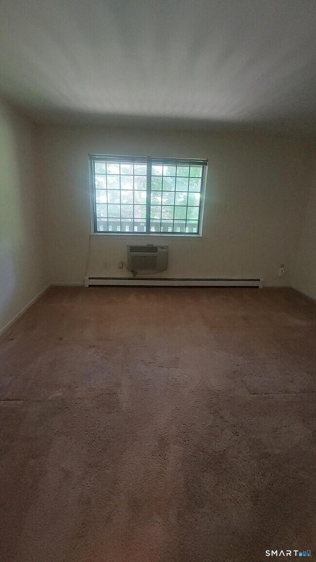 Building Photo - 28 Andover Ct
