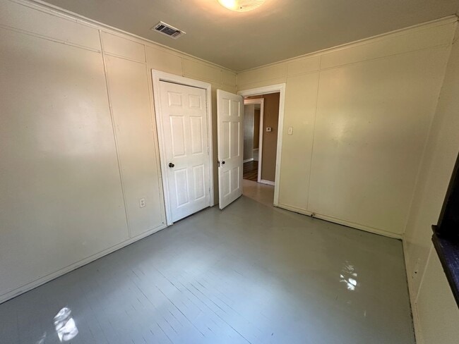 Building Photo - 3016 Live Oak Ave