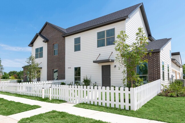 Building Photo - Townhomes at Princeton Meadows