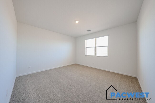 Building Photo - Your new home for lease!