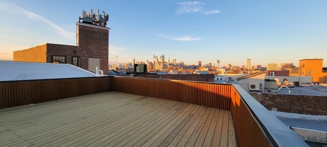 Building Photo - 1328 S 9th St