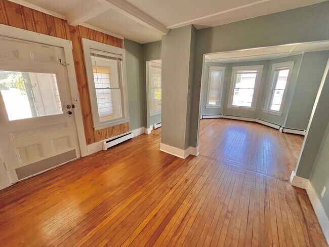 Primary Photo - 41 Rollins Rd