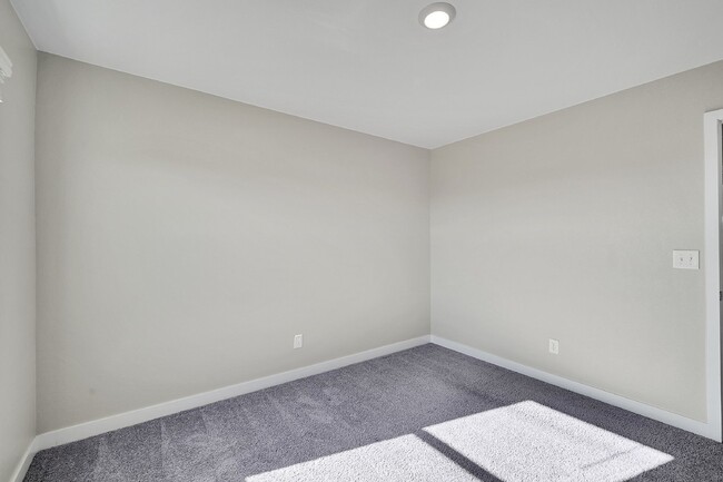 Building Photo - $3,190.95 - 5 Bed, 3 Bath Home in Thornton with Cozy Fireplace and Fenced-in Yard