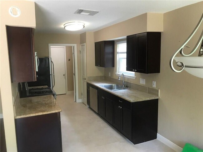 Building Photo - 10106 Missel Thrush Dr