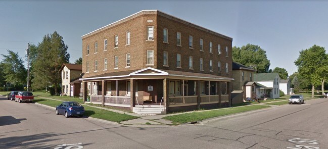 Primary Photo - 304 W Oneida St