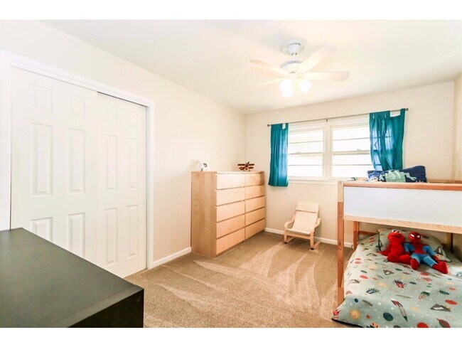 Building Photo - Beautiful Home Located Near Elementary & P...