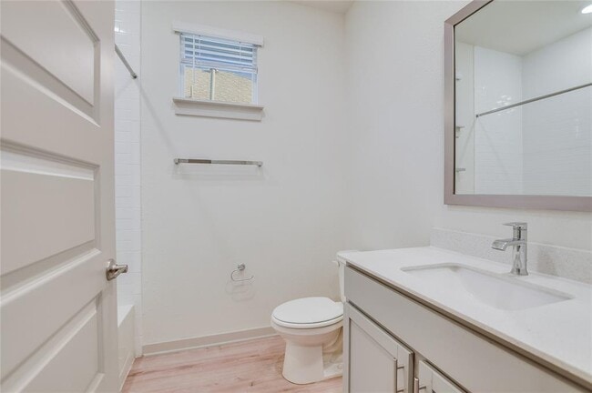 Building Photo - 2244 Alamar walk