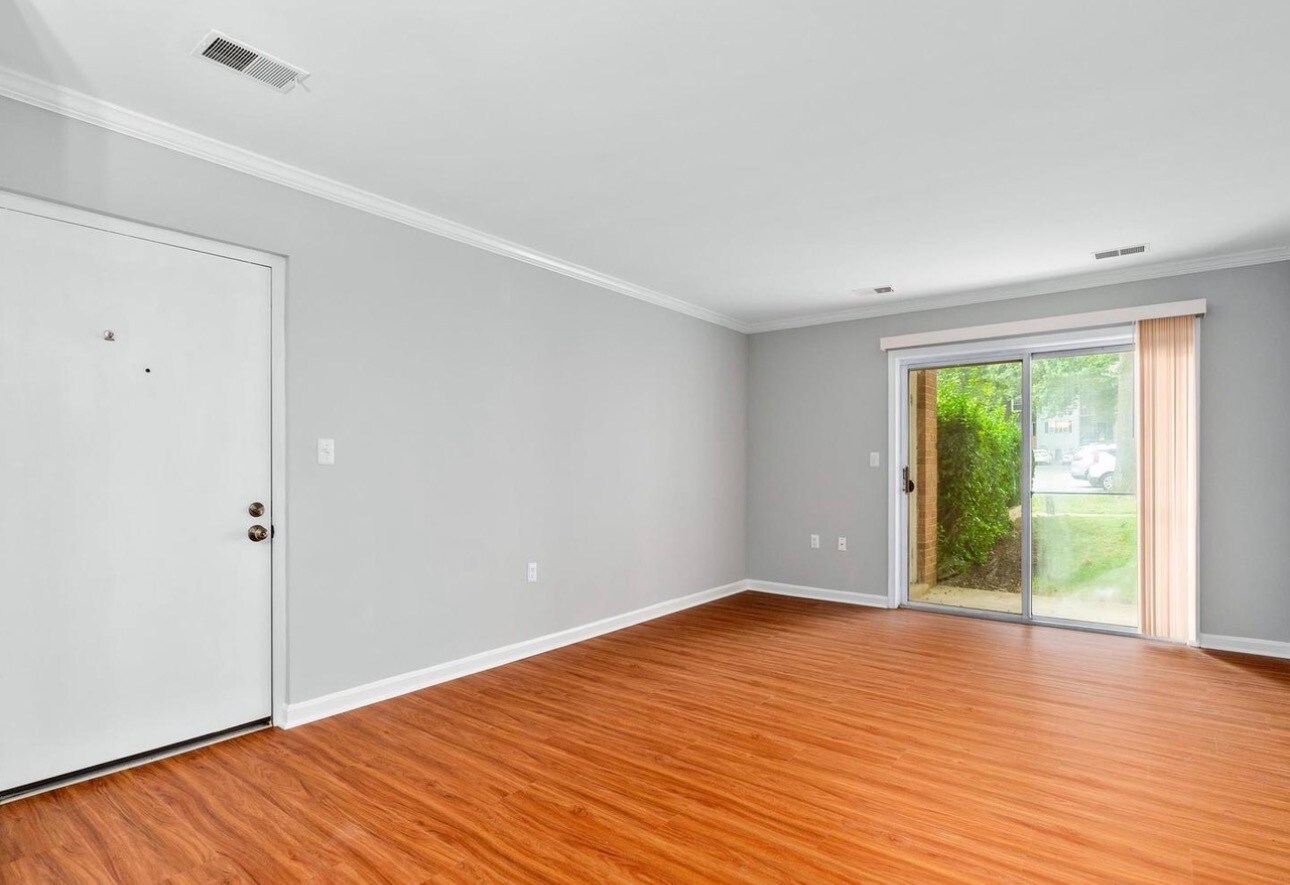 Building Photo - 18334 Streamside Dr