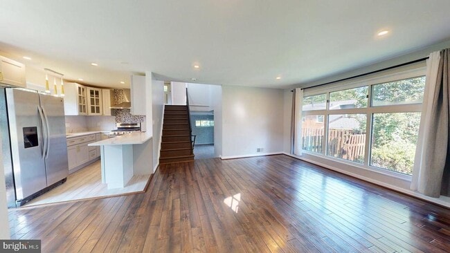 Building Photo - 6337 Phyllis Ln