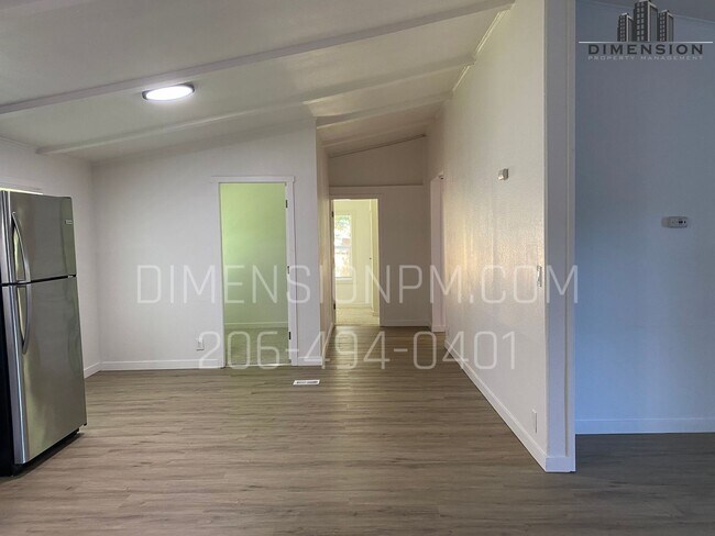 Building Photo - 4 Bed 2.5 Bath Remodelled Manufactured Home in Kent! Available NOW! Easy self showings!