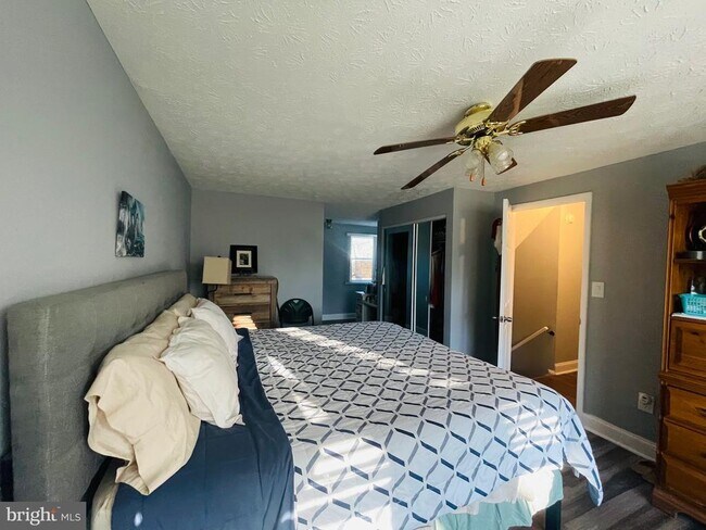 Building Photo - 13200 Cabinwood Dr