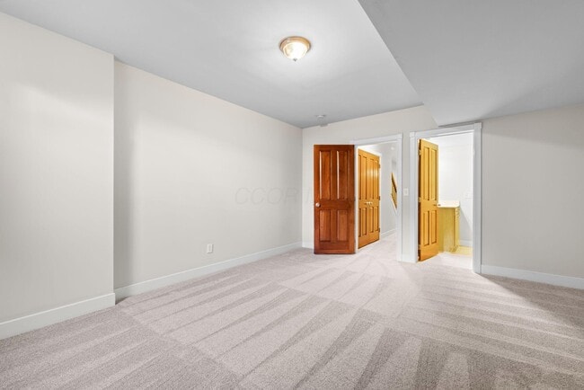 Building Photo - 975 N 6th St