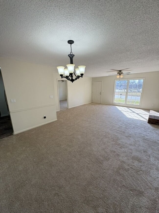 Building Photo - 11 Brookfield Dr