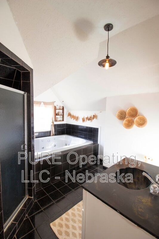 Building Photo - 1306 S 31st St