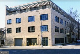 Building Photo - Chic, Contemporary 1 BD 1.5 BA Condo in the Mount Pleasant neighborhood of NW DC!!